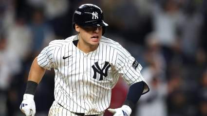 Anthony Volpe recibe noticias preocupantes sobre su futuro en los Yankees mientras se recupera de su lesión.