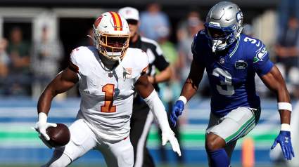 El corredor de los Bucs, Rachaad White, recibe duras críticas sobre su posible salida a la agencia libre.