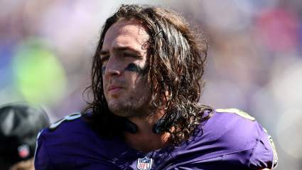 El ala cerrada de 1,98 metros y 119 kilos de los Ravens es considerado el "agente libre sorpresa" más destacado de la NFL.