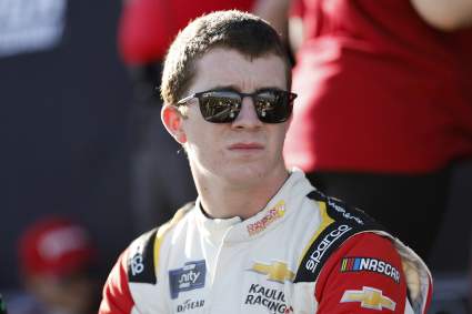 El piloto de NASCAR Daniel Dye se enfrenta a críticas por burlarse de David Malukas, de IndyCar.