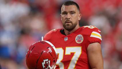 Travis Kelce hace una aparición sorpresa antes del anuncio de su carrera