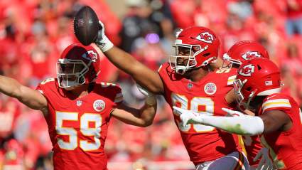 Los Colts firman a un liniero defensivo con 14 capturas de mariscal de campo.