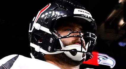 Instan a los Texans a abordar su "mayor necesidad restante" con un exjugador seleccionado por los Seahawks en el draft.