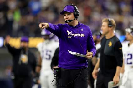 Los Vikings firman un contrato totalmente garantizado con un tackle de 2,01 metros.