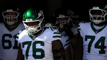 Los Jets pierden a su línea ofensiva titular en un acuerdo de 30 millones de dólares con los Ravens, según un informe.