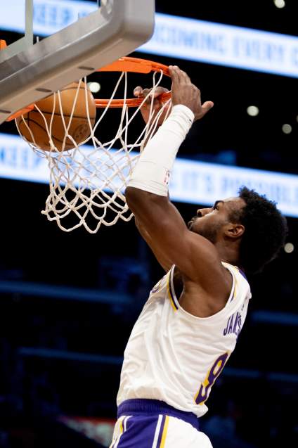 MATE: Los aficionados de la NBA reaccionan a la jugada más destacada de Bronny James que se hizo viral en el partido Lakers-Pacers.