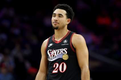 Compañero de Jared McCain lanza un ataque contra los Sixers tras un intercambio