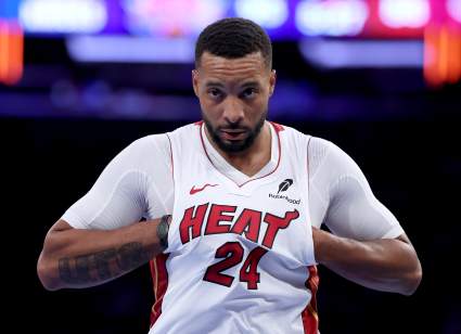 Los Miami Heat hacen un anuncio sobre Norman Powell antes del partido contra los Spurs.