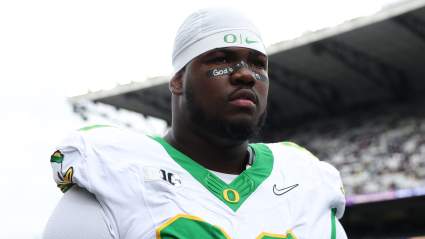 El equipo de fútbol americano de Alabama refuerza su línea defensiva con transferencias; Kalen DeBoer ve potencial.