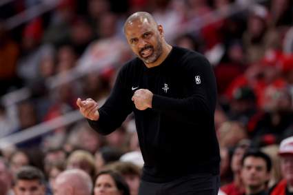 Ime Udoka critica duramente a los Rockets y a los árbitros tras la frustrante derrota ante los Bulls.