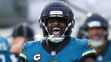 Jerry Jones de los Cowboys admite que es un defensor estrella