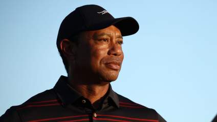 Tiger Woods, acusado de conducir bajo los efectos del alcohol tras un accidente con vuelco.