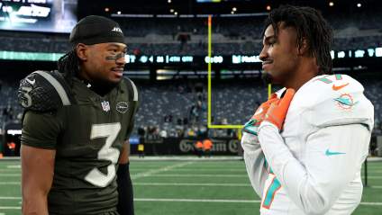 El receptor abierto de 25 años de los Jets firma con los Panthers en la agencia libre.