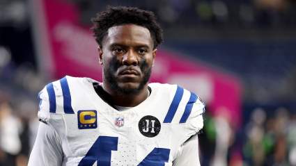 Los Colts en conversaciones para intercambiar a un linebacker All-Pro