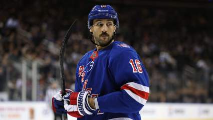 Los New York Rangers toman una decisión final sobre Vincent Trocheck en medio de especulaciones sobre un posible traspaso.