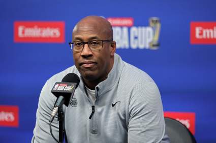 Los New York Knicks anuncian que dos jugadores clave quedan descartados para el partido contra los Hornets.