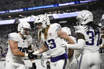 Los Vikings renuevan su contrato con su equipo especial principal en medio de la espera de Kyler Murray