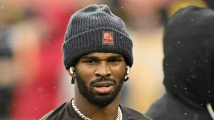 La foto del mariscal de campo de los Browns, Shedeur Sanders, y Jerry Jeudy llama la atención.