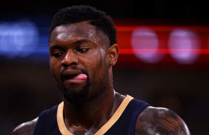 Los New Orleans Pelicans anuncian a Zion Williamson durante el partido contra los Jazz
