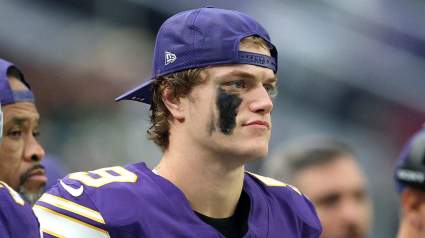 Un exjugador seleccionado en el draft por los Vikings firma con su acérrimo rival.