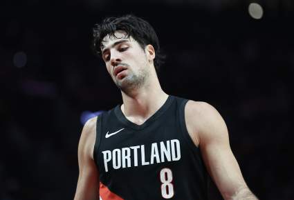 Los Portland Trail Blazers anuncian a Deni Avdija antes del partido contra los Hawks