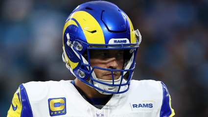 Los Rams hacen planes con el mariscal de campo de 52 touchdowns en medio de la persistente incertidumbre.