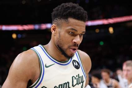 Los Bucks revelan su quinteto inicial contra los Hawks tras las noticias sobre Giannis Antetokounmpo.