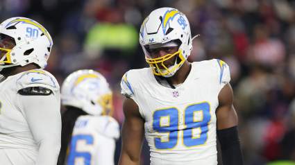 El ex EDGE de los Chargers, Odafe Oweh, selecciona a su nuevo equipo en la agencia libre