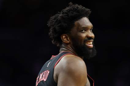 El mundo de la NBA estalla con el regreso de Joel Embiid en el partido entre los 76ers y los Bulls.