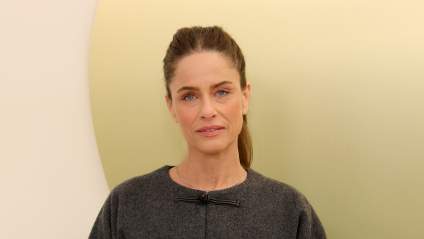 Amanda Peet dice que sus hijos se han portado "de maravilla" tras revelar que padece cáncer.