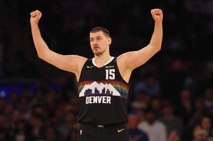 La estrella de los Denver Nuggets, Nikola Jokic, hizo historia en la NBA en un partido contra los Suns.