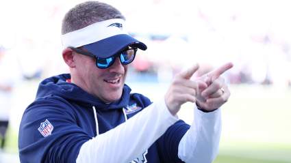 Los Patriots podrían seleccionar en el draft a un mariscal de campo "fenomenal" para la ofensiva de Josh McDaniels.