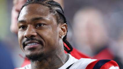 El ex receptor abierto de los Bills Stefon Diggs genera controversia con una enigmática acción en redes sociales