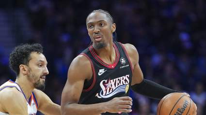 Los Philadelphia 76ers anuncian una nueva actualización sobre la lesión de Tyrese Maxey contra los Hornets.