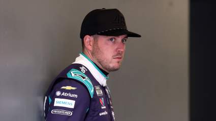 El presentador de NASCAR en FOX se disculpa con Alex Bowman