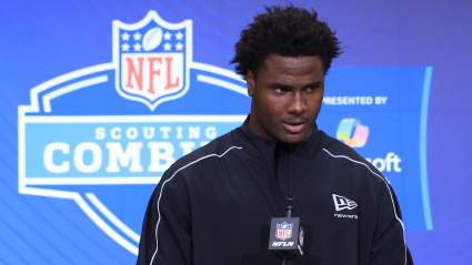 Los Buccaneers reciben a un controvertido prospecto de ala defensiva de 1,98 metros y 119 kilos.