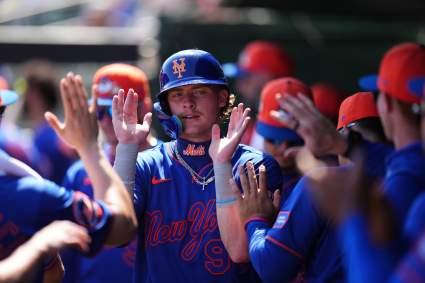 El primer jonrón de la carrera de Carson Benge de los Mets en el Día Inaugural provoca una gran reacción de los fanáticos.