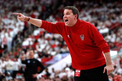 El director atlético de NC State deja en evidencia al ex entrenador Will Wade.