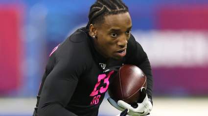 Los Cowboys se reúnen con un defensor listo para hacer "historia".