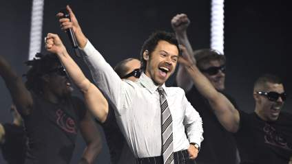 Harry Styles regresa de forma increíble a los Premios BRIT 2026 con su debut de 'Aperture'