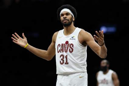Los Cleveland Cavaliers anuncian a Jarrett Allen antes del partido contra los Magic