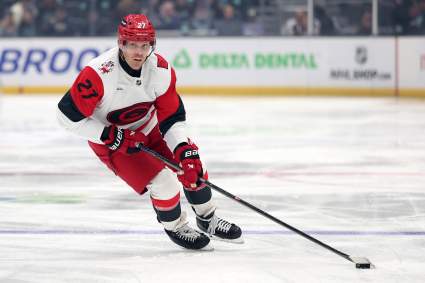 Los Hurricanes esquivan la temible lesión de Nikolaj Ehlers en el partido contra los Penguins