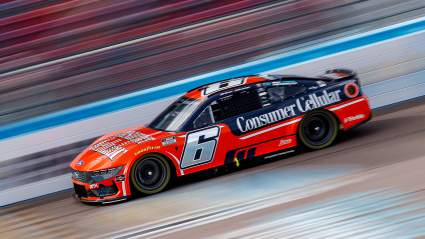 Brad Keselowski se vio obligado a largar último en la carrera de la Copa NASCAR en Phoenix