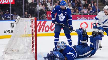 Los Maple Leafs responden a los abucheos de los aficionados al retirarlos de la pista