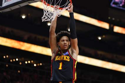 Los Atlanta Hawks anuncian la llegada de Jalen Johnson antes del partido contra los Grizzlies.