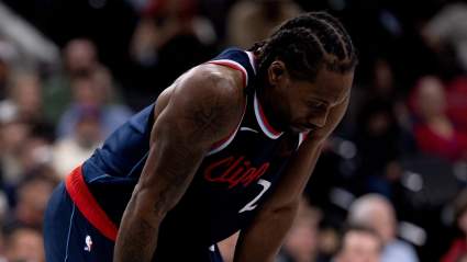 Los Clippers anuncian la llegada de Kawhi Leonard antes del partido contra los Spurs.