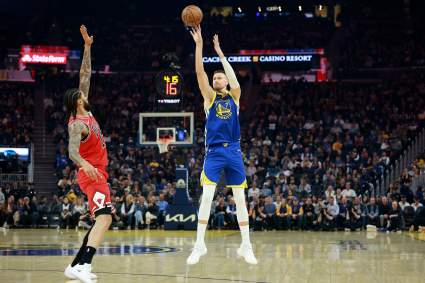 Los Golden State Warriors anuncian el estado de Kristaps Porzingis para el partido contra los Pistons.