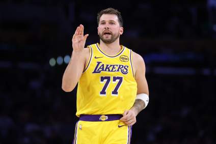 Según los informes, Luka Doncic, de los Lakers, discute más con los árbitros para lidiar con asuntos personales.