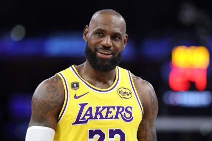 J. Cole revela la verdad detrás del momento viral de la "caída" de LeBron James.