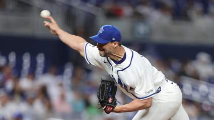 Los Red Sox suman otro relevista exjugador de los Yankees en un movimiento de finales de primavera.